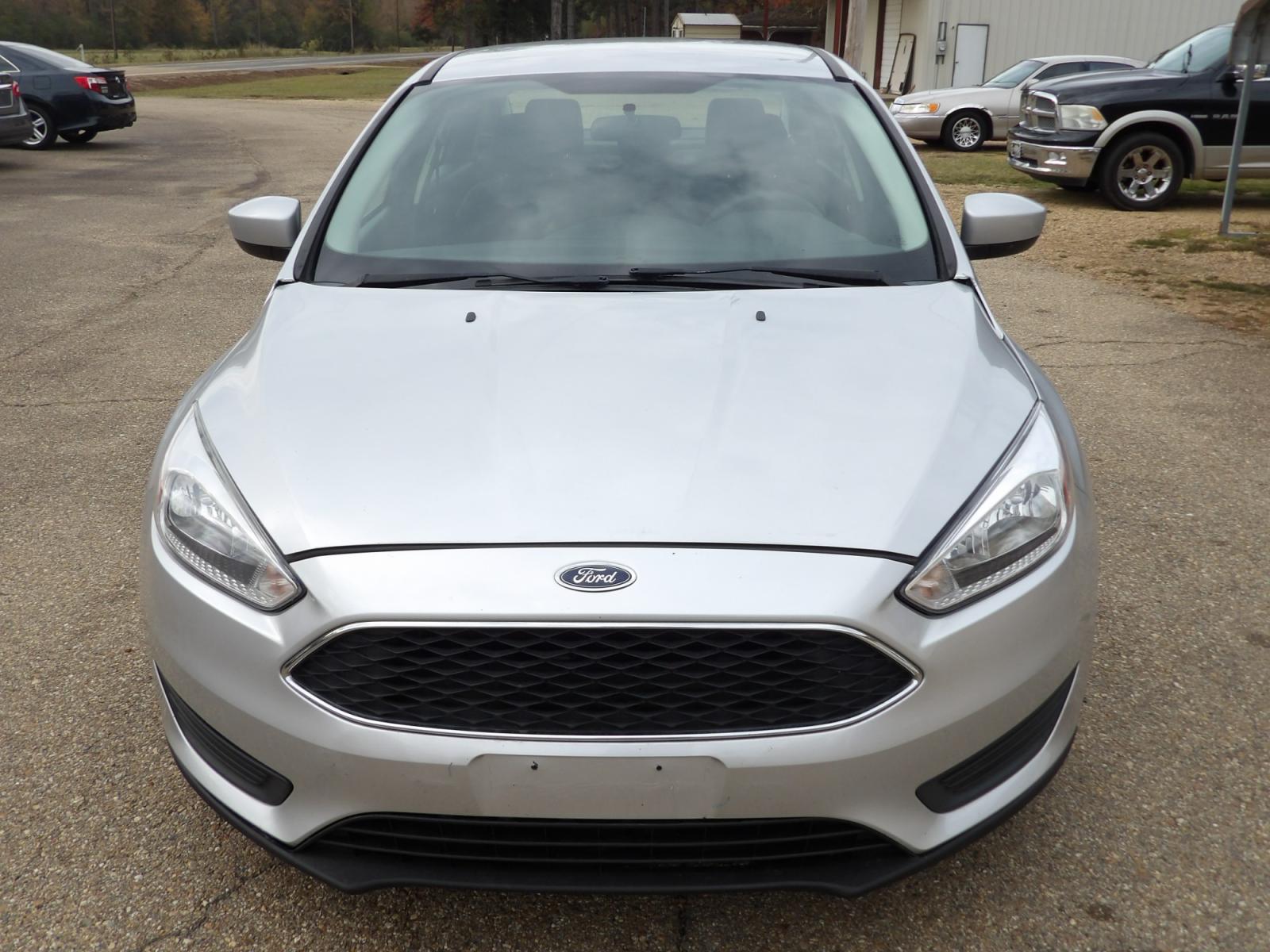 2018 Ingot Silver Metallic /Black Ford Focus SE (1FADP3FE4JL) with an 1.0L engine, automatic transmission, located at 401 First NE, Bearden, AR, 71720, (870) 687-3414, 33.726528, -92.611519 - Photo #20